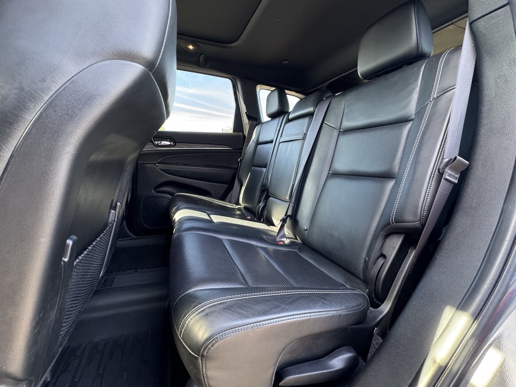 2021 Jeep Grand Cherokee Anniversary Edition photo 16