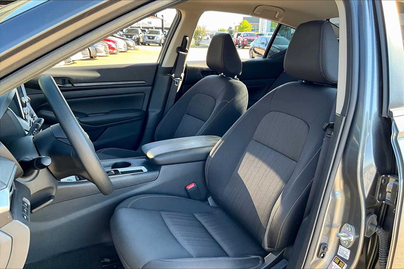 2025 Nissan Altima S photo 4