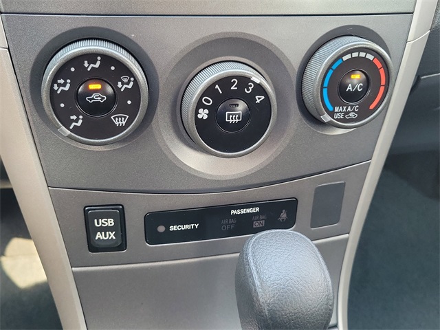 2013 Toyota Corolla S photo 25