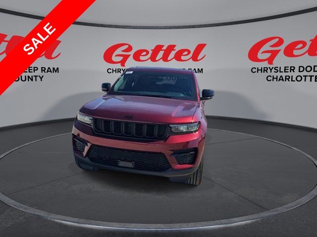 2025 Jeep Grand Cherokee Altitude photo 2