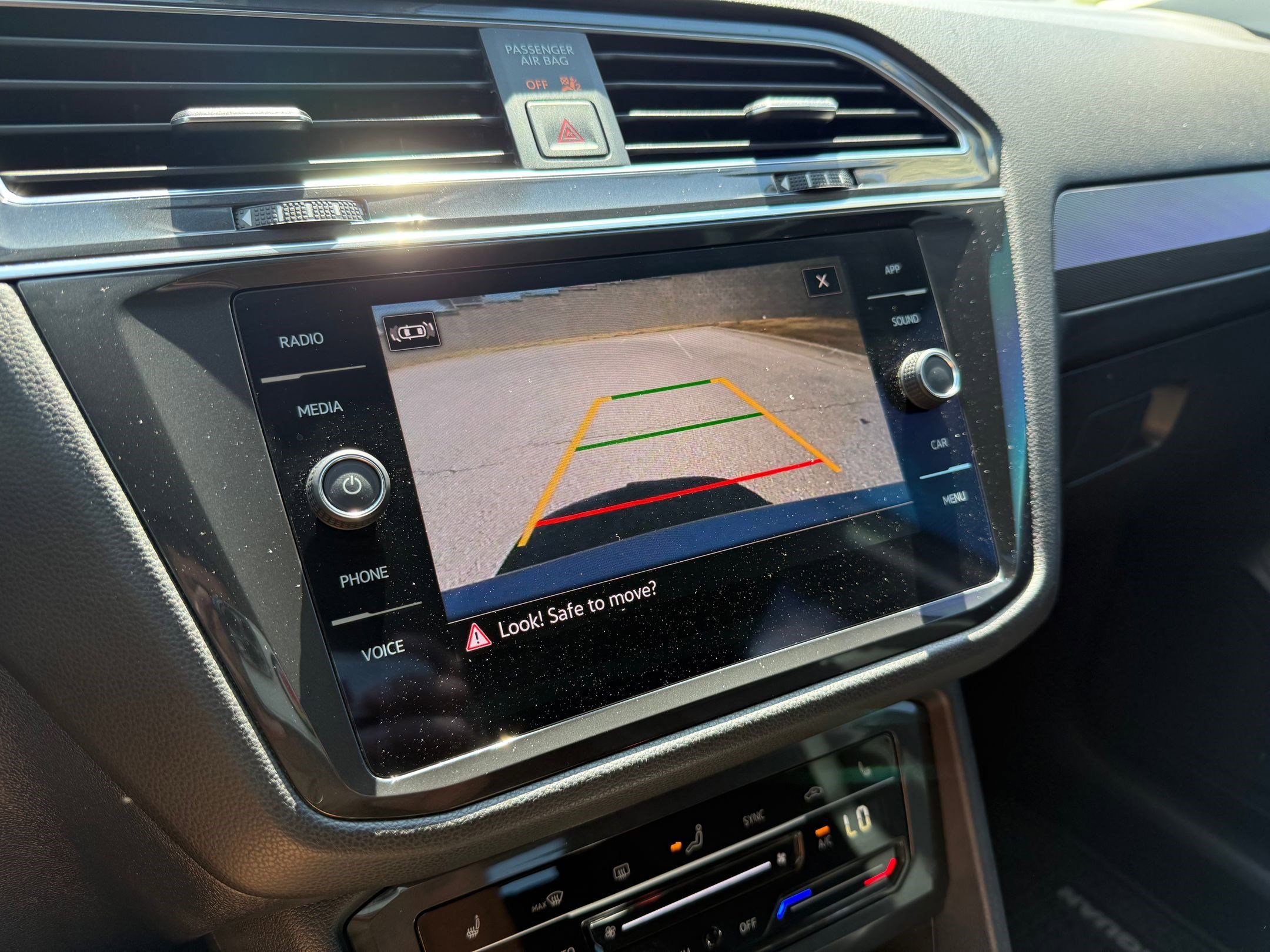 2023 Volkswagen Tiguan SE photo 24