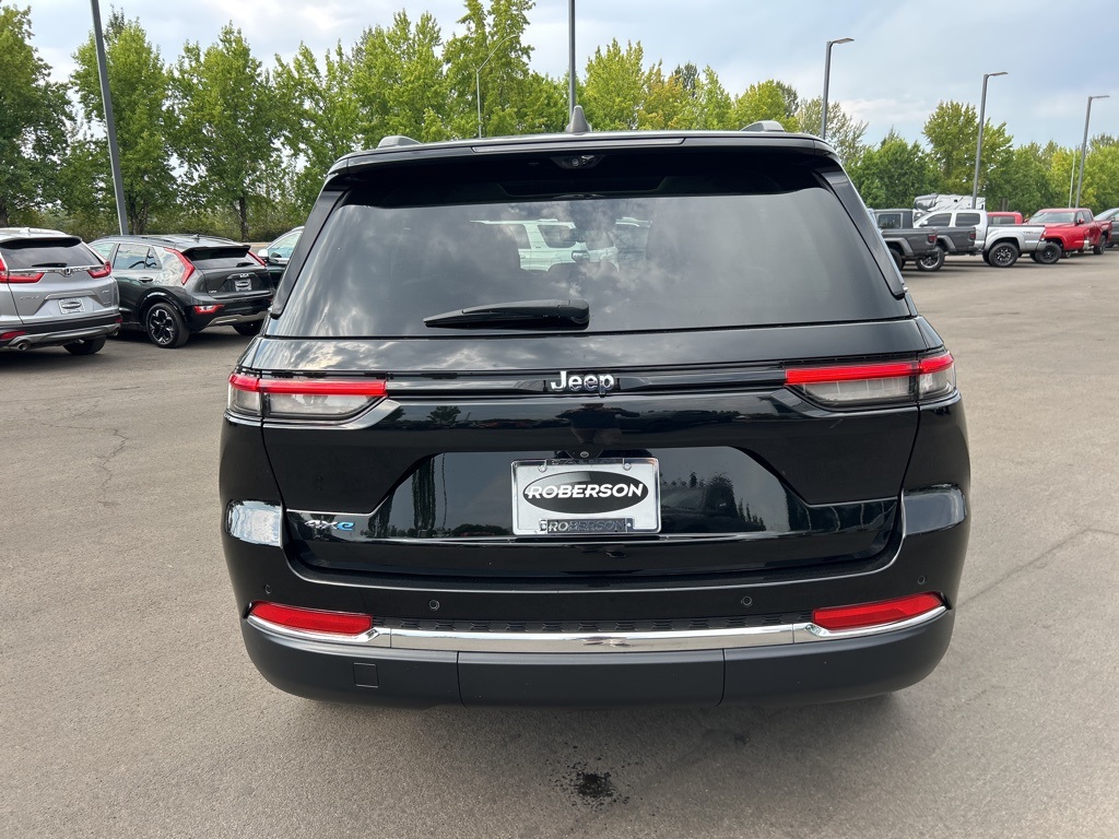 2023 Jeep Cherokee Base photo 5