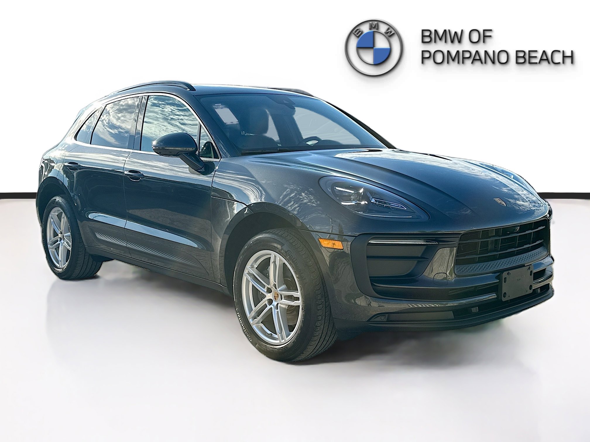 2022 Porsche Macan Base's photo