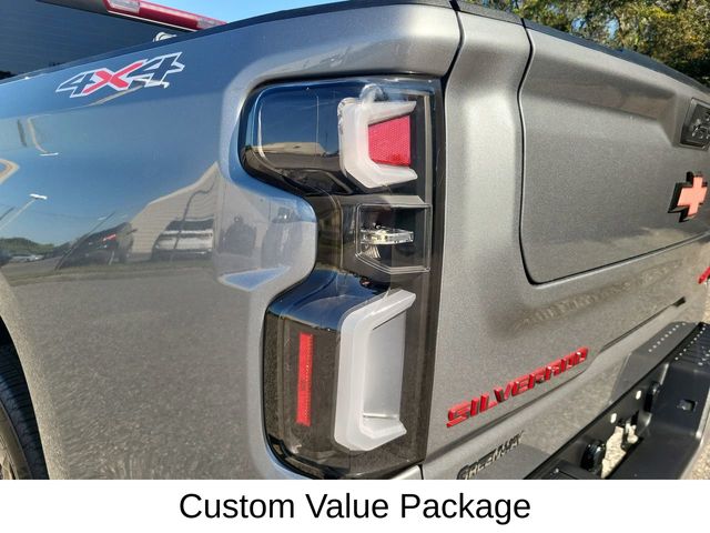 2023 Chevrolet Silverado 1500 Custom photo 4