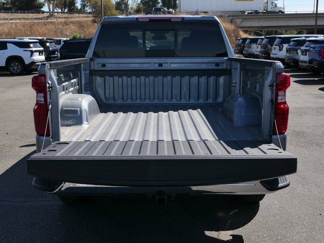 2025 Chevrolet Silverado 1500 LT photo 4