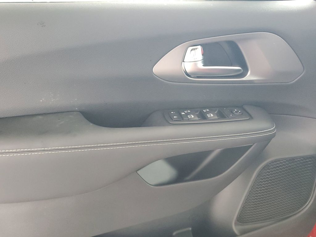 2026 Chrysler Voyager LX photo 37