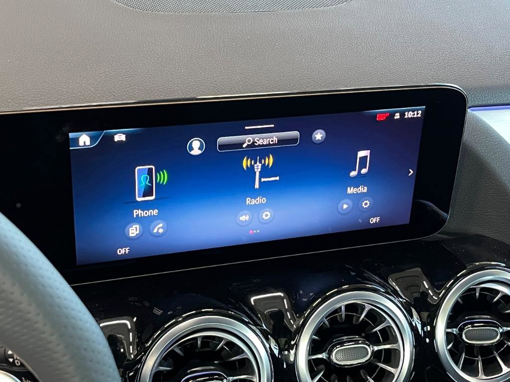 2025 Mercedes Benz GLA AMG 35 4MATIC photo 4