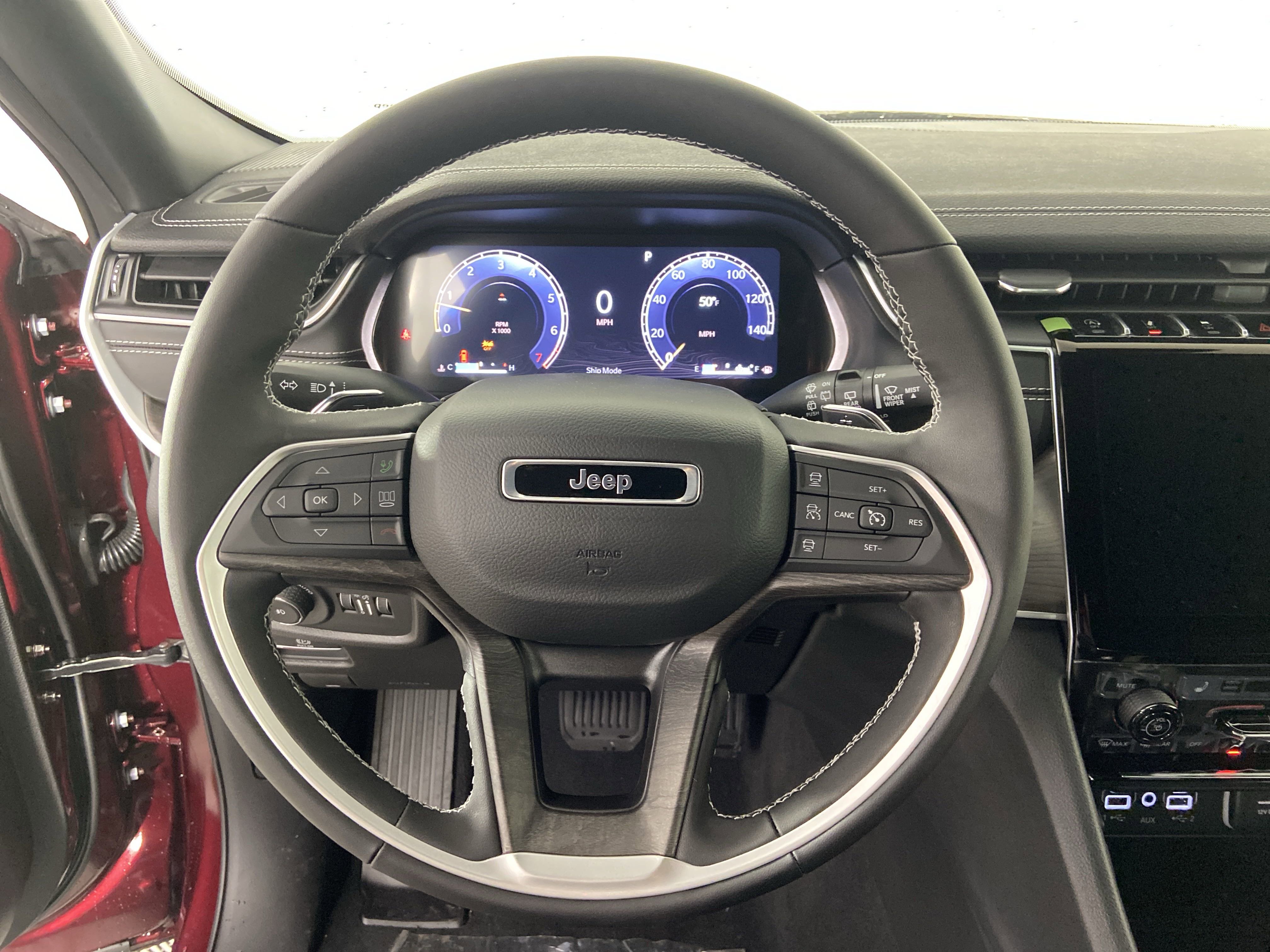 2025 Jeep Grand Cherokee Limited photo 3