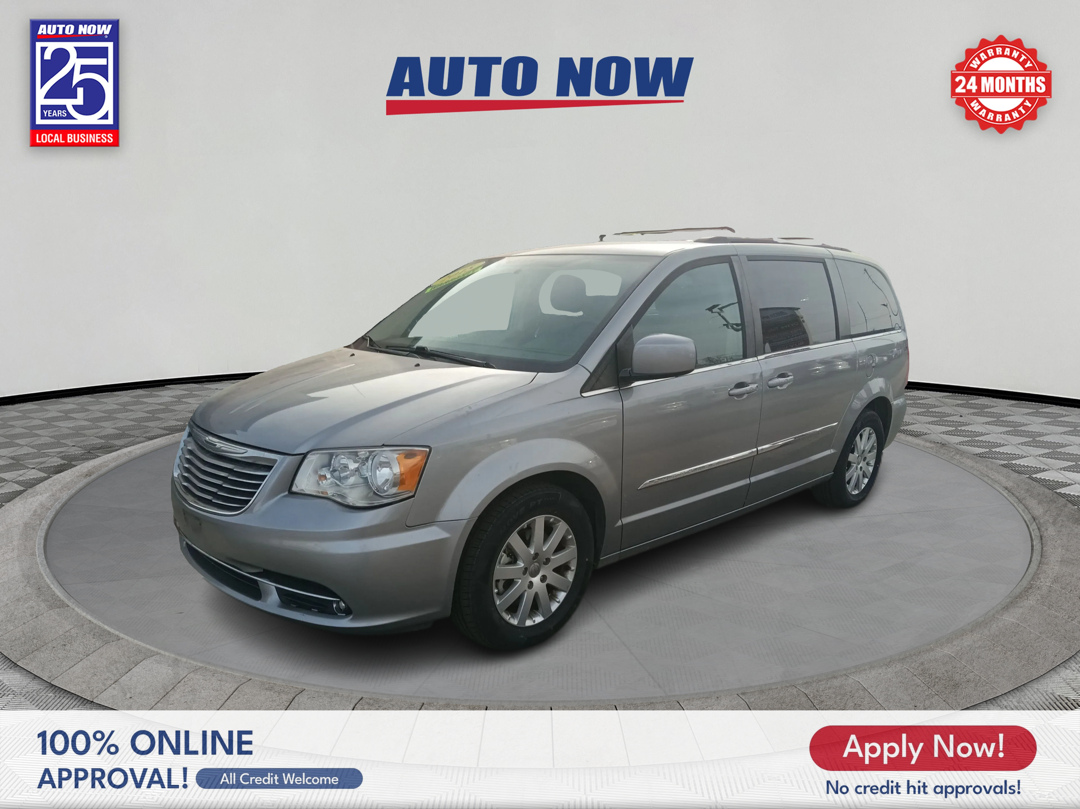 2015 Chrysler Town & Country Touring's photo