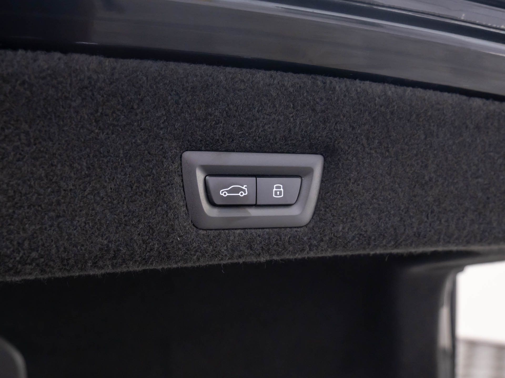 New 2025 Black Sapphire Metallic BMW 750e xDrive image 35