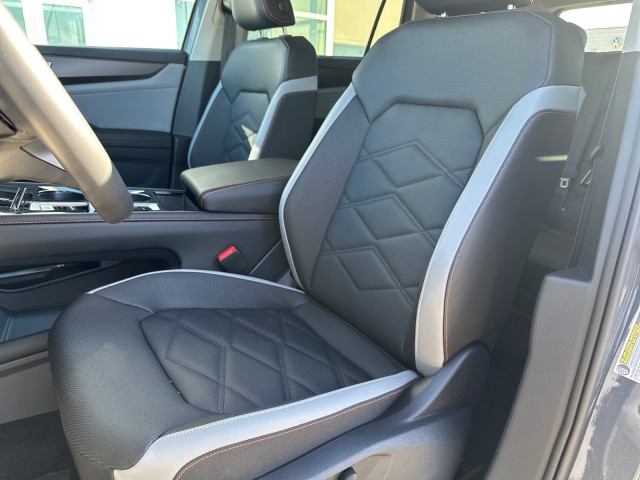 2025 Volkswagen Atlas Peak Edition photo 14