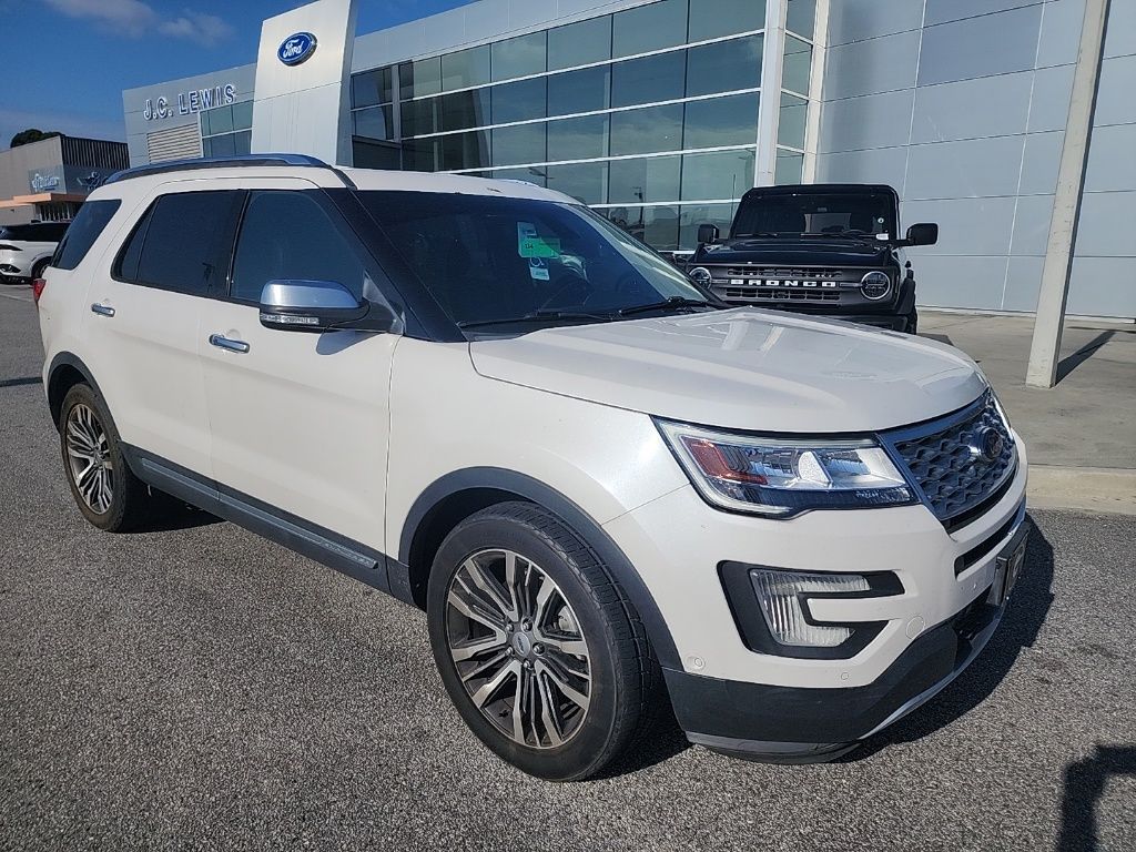 2017 Ford Explorer Platinum's photo