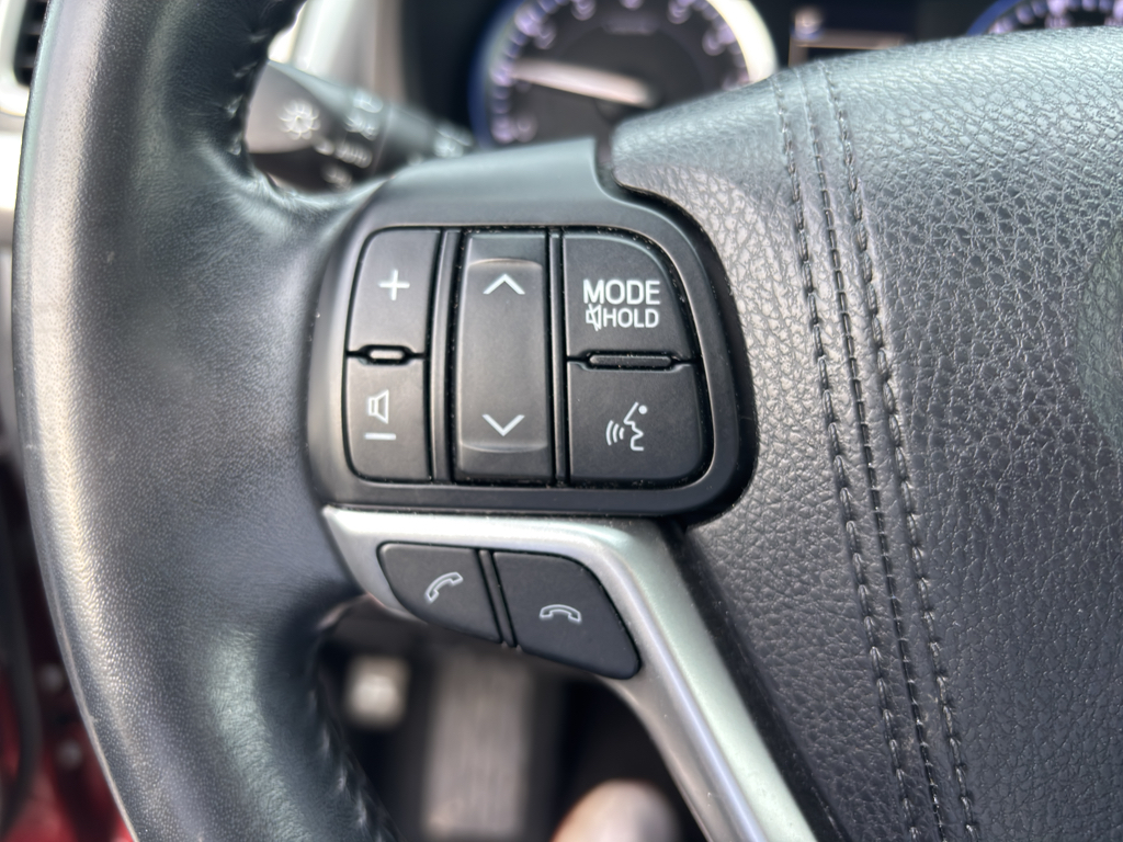 2017 Toyota Highlander SE photo 12