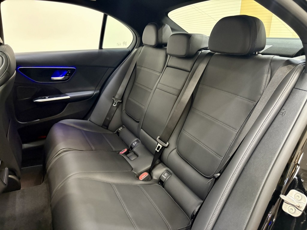 2025 Mercedes Benz C 300 photo 13