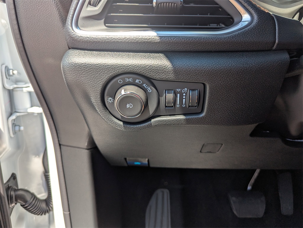 2026 Chrysler Pacifica Pinnacle photo 17