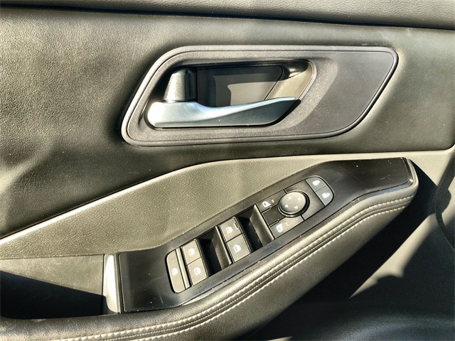 2024 Nissan Rogue SV photo 4