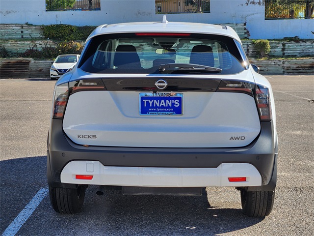 2025 Nissan Kicks S photo 4