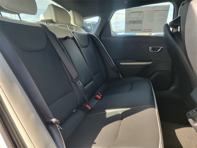 2025 Kia K4 GT-Line photo 16