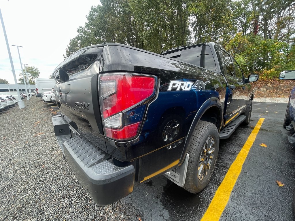 2021 Nissan Titan Crew Cab photo 4
