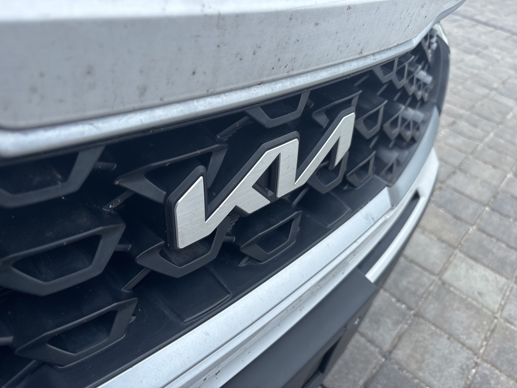 2023 Kia Sorento LX photo 7