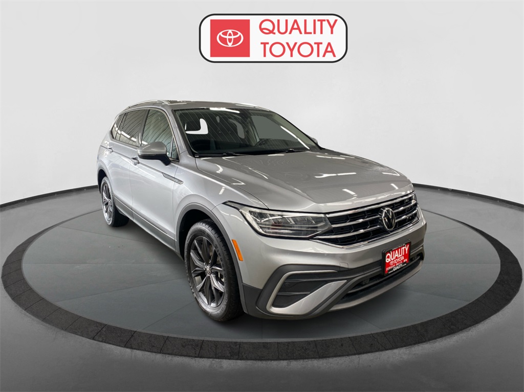 Used 2024 Volkswagen Tiguan SE with VIN 3VV2B7AX3RM030063 for sale in Fergus Falls, Minnesota