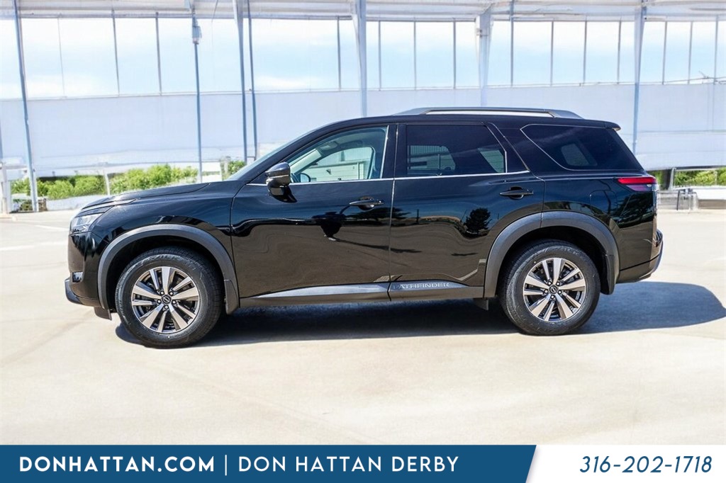 2022 Nissan Pathfinder SL photo 2