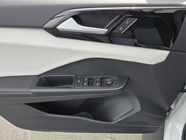 2025 Volkswagen Taos S photo 3