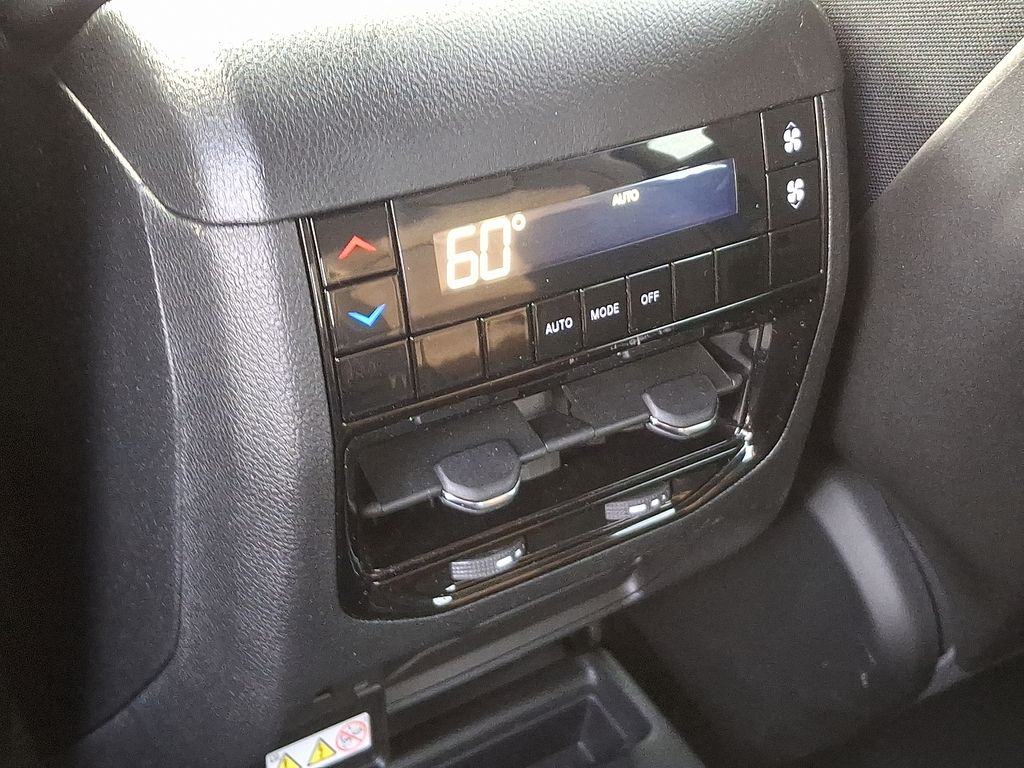 2024 Jeep Grand Cherokee Altitude photo 9