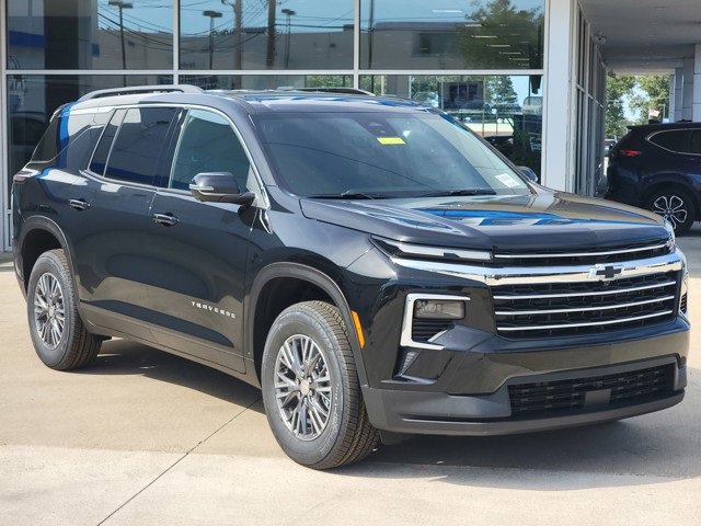 2026 Chevrolet Traverse photo 2