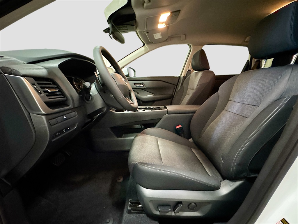 2026 Nissan Rogue SV photo 4