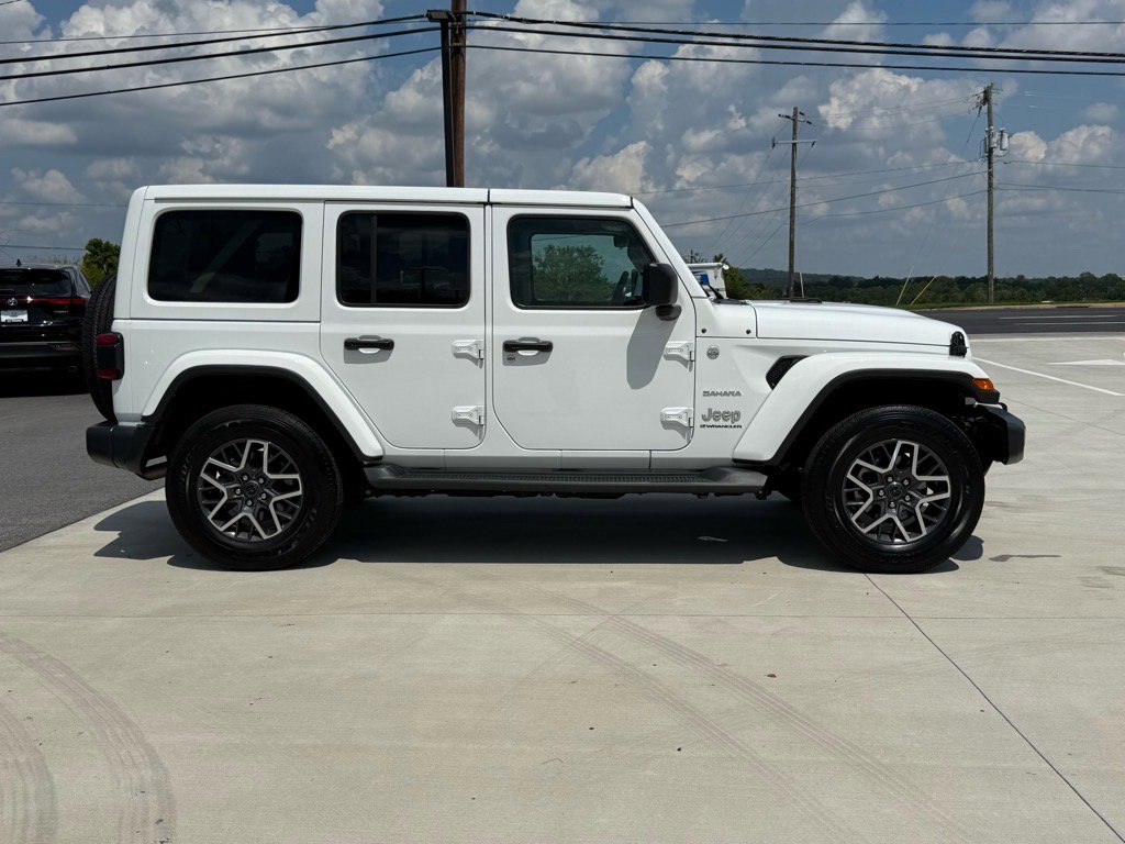 2024 Jeep Wrangler Sahara photo 4