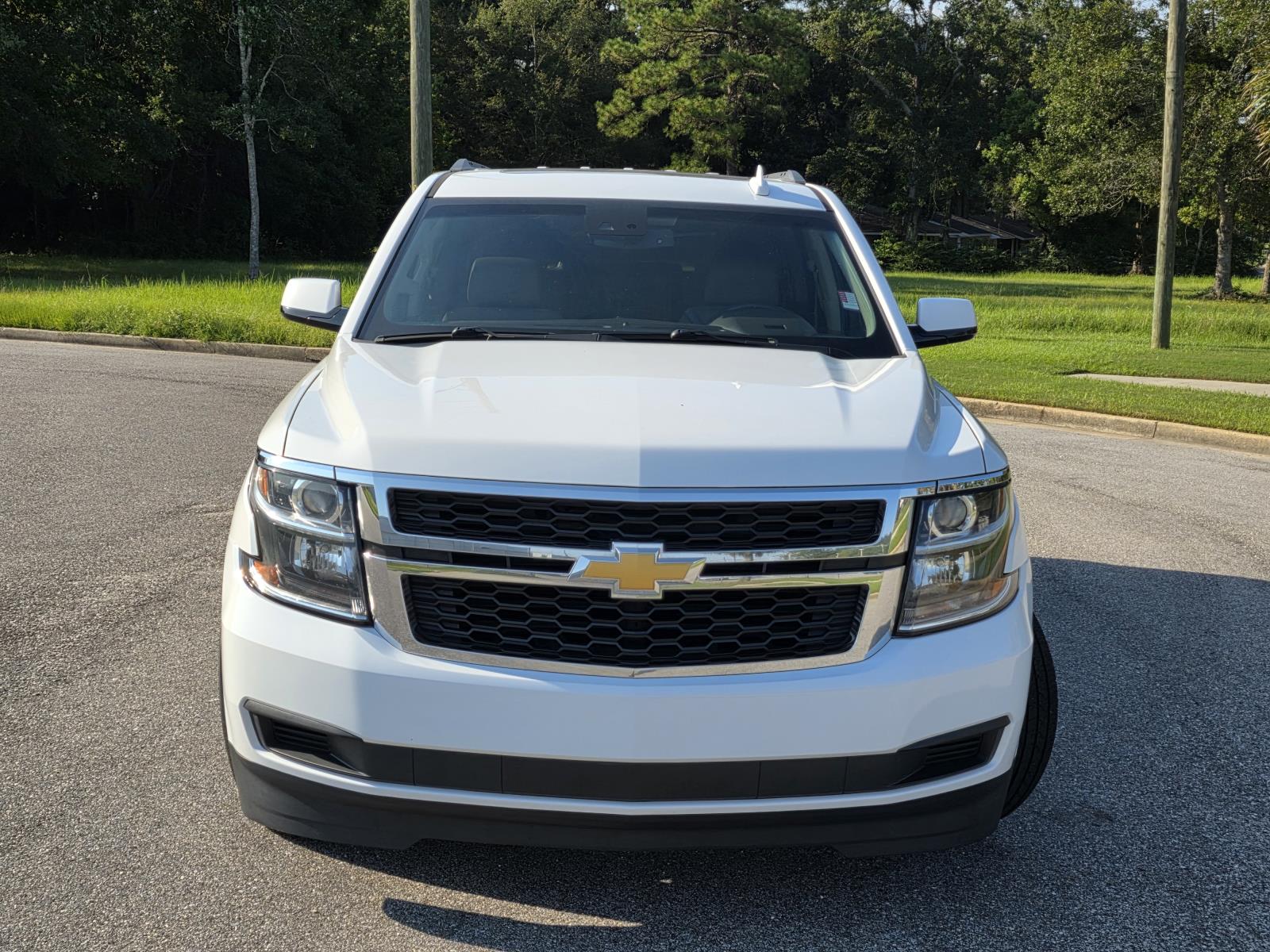 2019 Chevrolet Suburban LT photo 2