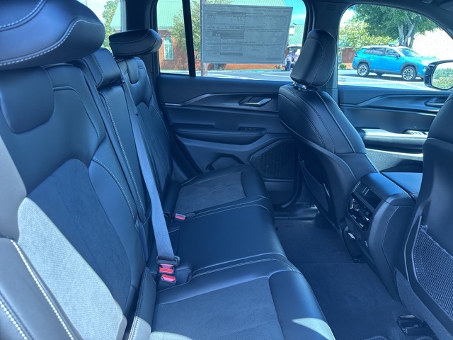 2025 Jeep Grand Cherokee Laredo Altitude photo 7