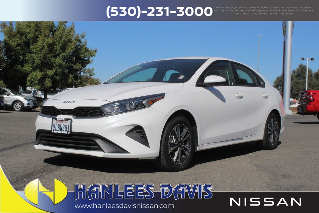 2023 Kia Forte LXS photo 3