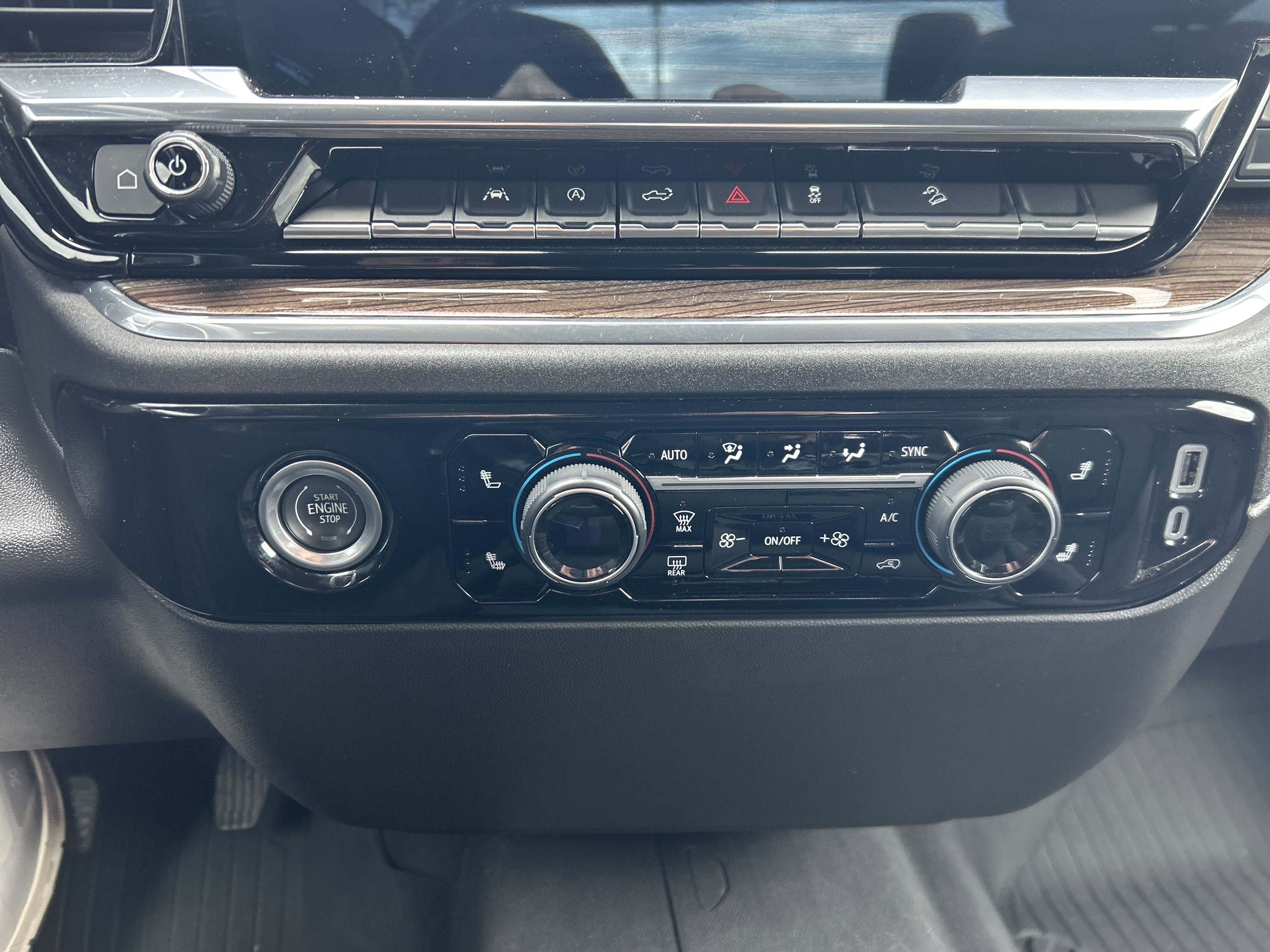 2023 Chevrolet Silverado 1500 RST photo 4