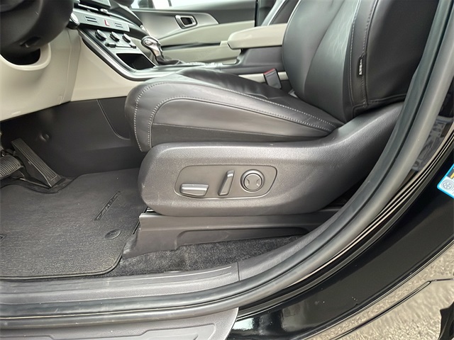 2024 Kia Carnival LX photo 9