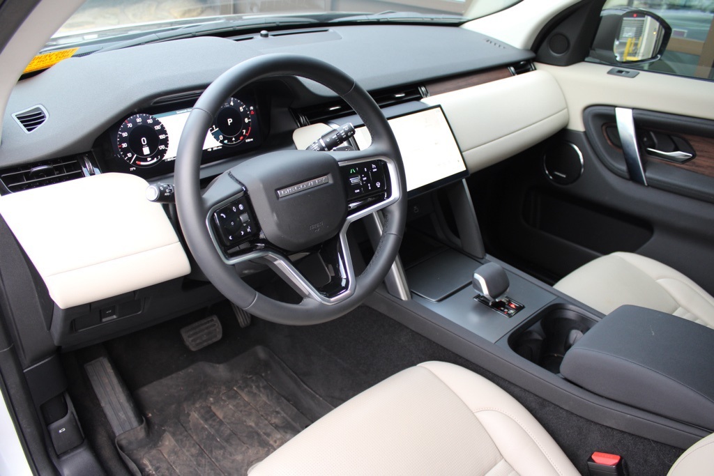 2025 Land Rover Discovery Sport S photo 3