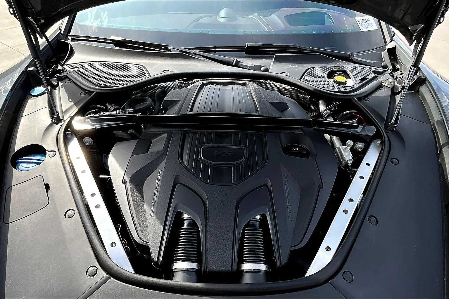 2025 Porsche Panamera 4 photo 23