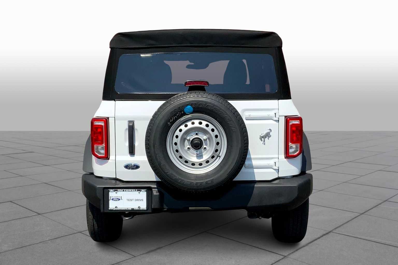 2025 Ford Bronco Base photo 4
