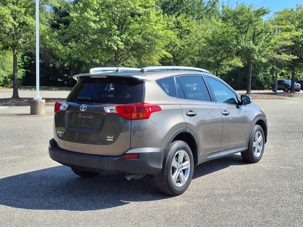 2015 Toyota RAV4 XLE photo 5