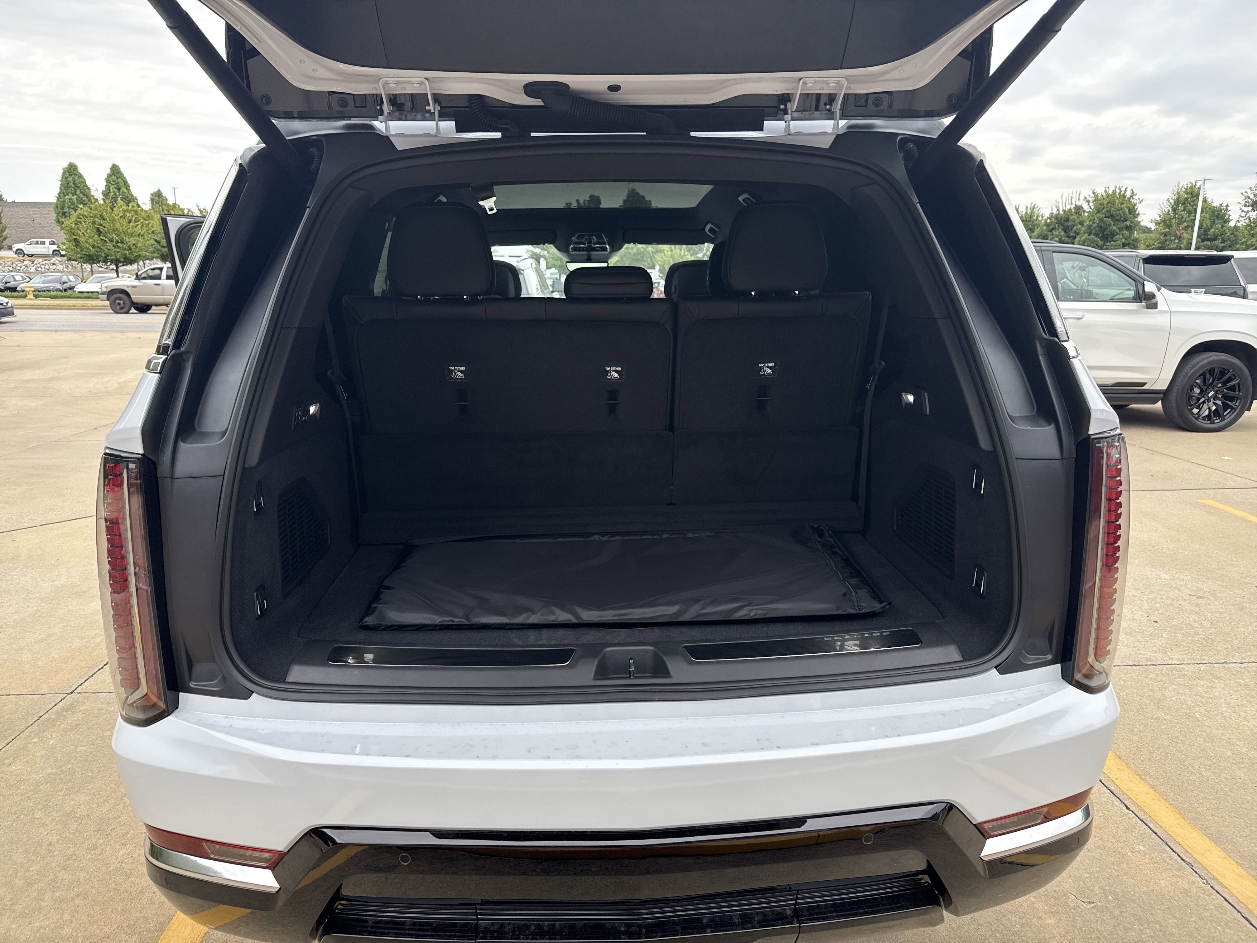 2026 Cadillac Escalade Luxury photo 13