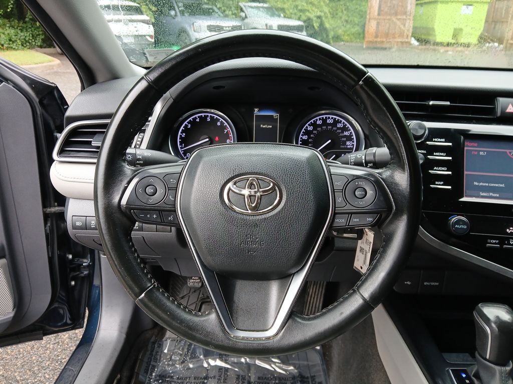 2020 Toyota Camry SE photo 14