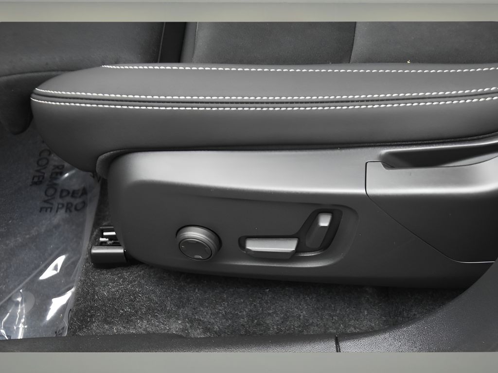 2024 Volvo C40 Recharge Plus photo 28