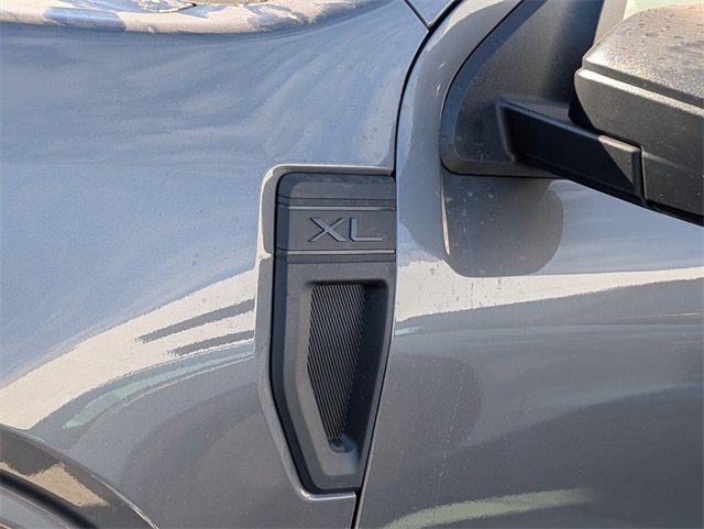 2025 Ford Maverick XL photo 2