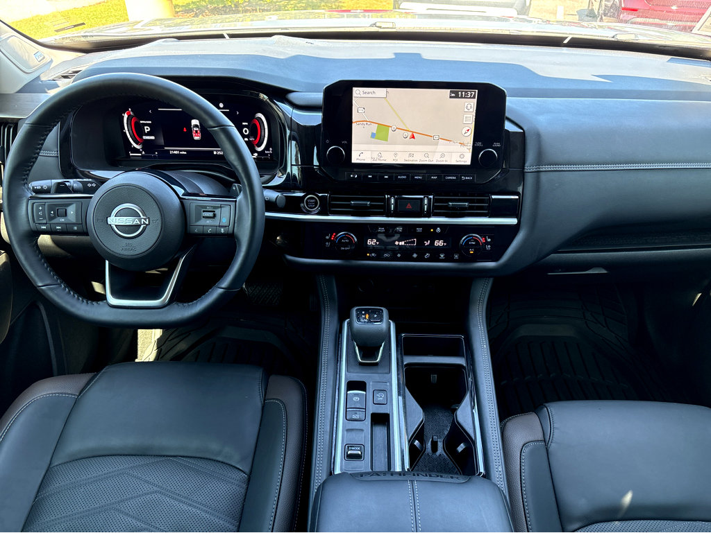 2024 Nissan Pathfinder Platinum photo 2