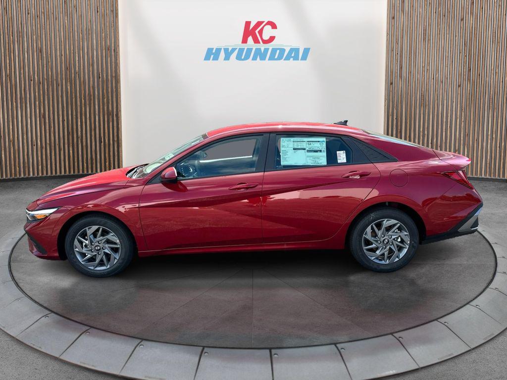 2025 Hyundai Elantra Hybrid photo 8