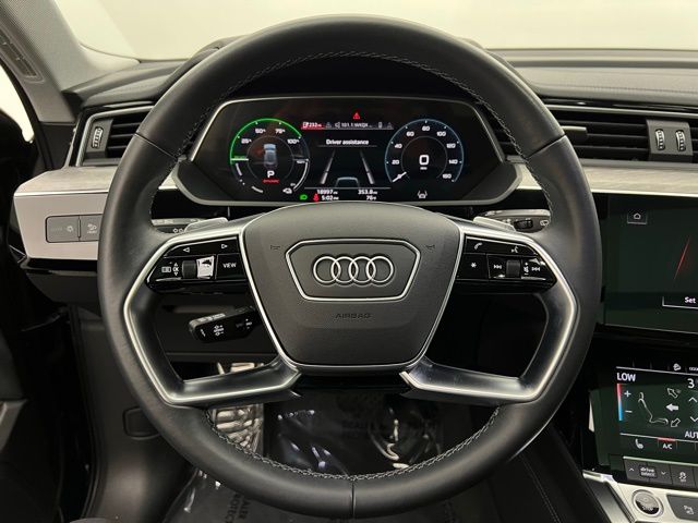2022 Audi e-tron Premium photo 21