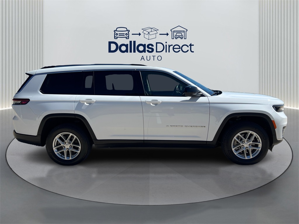 2022 Jeep Grand Cherokee Laredo photo 3