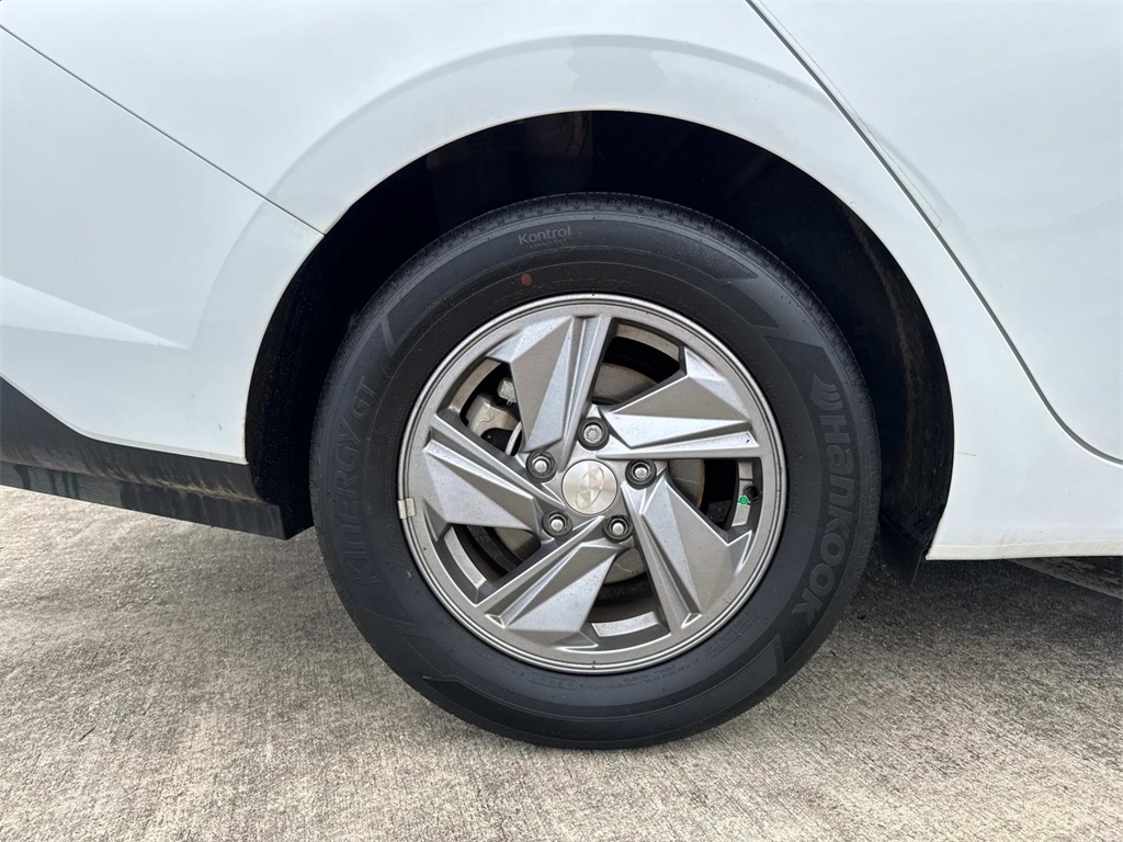 2024 Hyundai Elantra SE photo 5