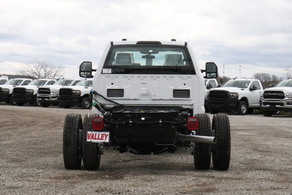 2025 Ford F-550 photo 4